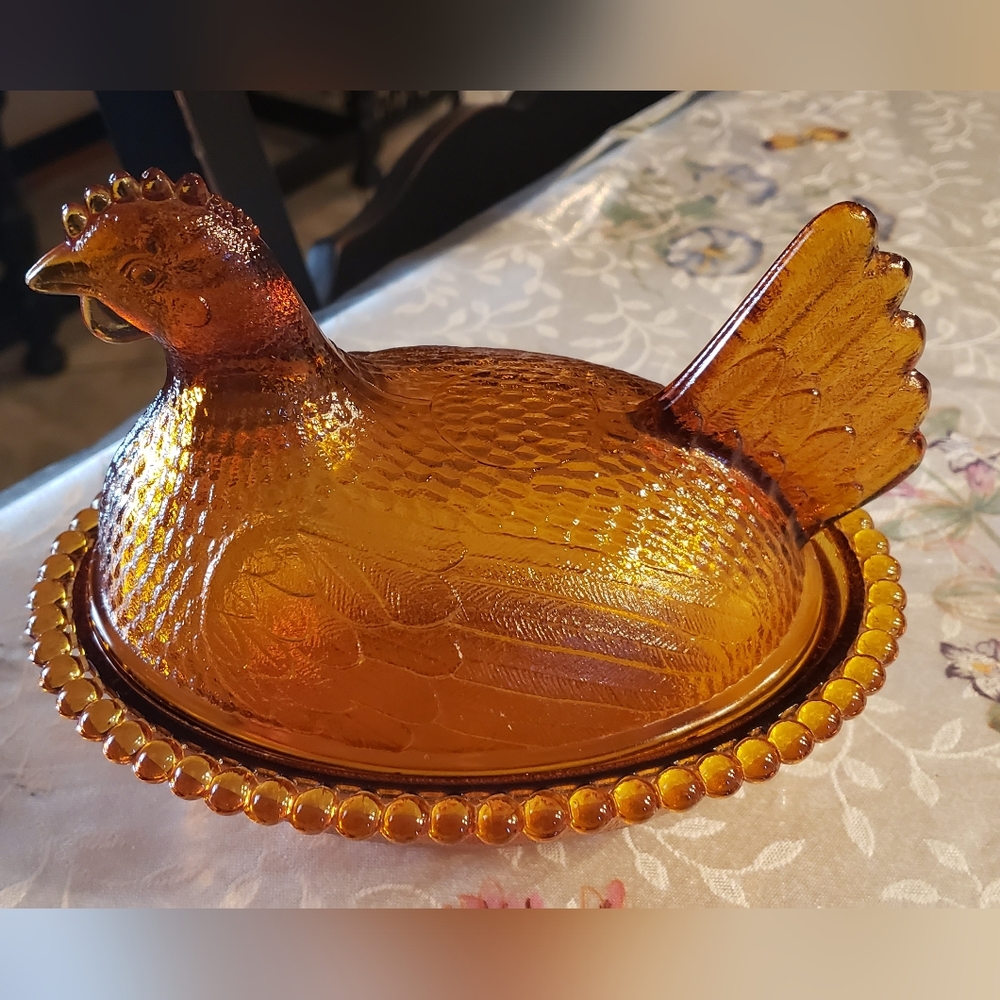 Vintage depression glass hen
